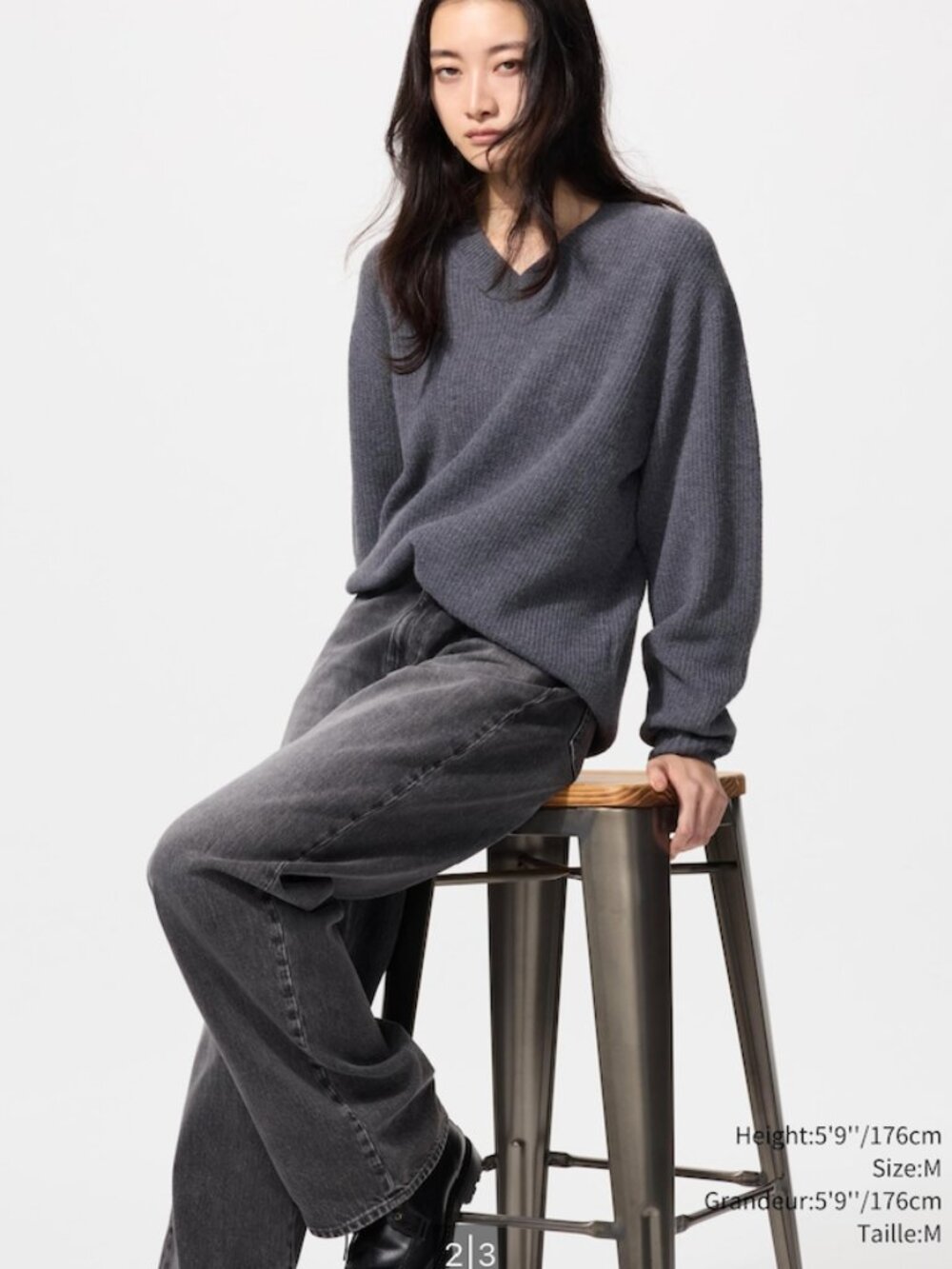 Uniqlo Grey Knit V-Neck Sweater – Size S